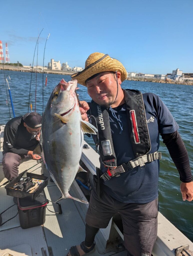 2026年10月12日 鹿島港 横ちゃん丸 カンパチ船 釣果|カンパチ小〜群れサイズ、10kgオーバーの個体情報あり 写真2