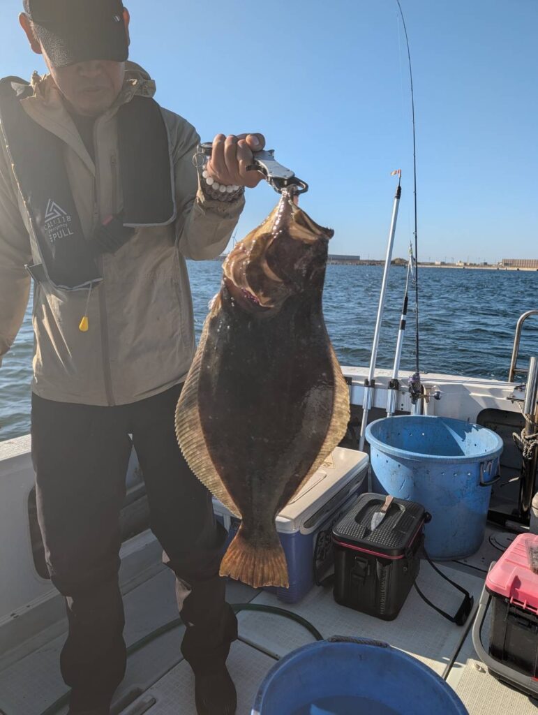 2026年10月12日 鹿島港 横ちゃん丸 カンパチ船 釣果|カンパチ小〜群れサイズ、10kgオーバーの個体情報あり 写真4